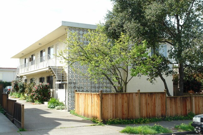 Primary Photo - 1622 Berkeley Way