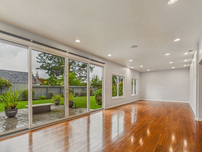 Building Photo - Immaculate Menlo Park house for rent now! $9,100