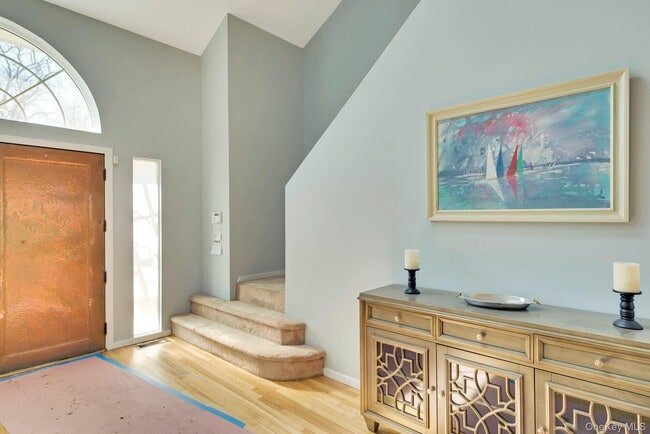 Building Photo - 35 Bay Ave W