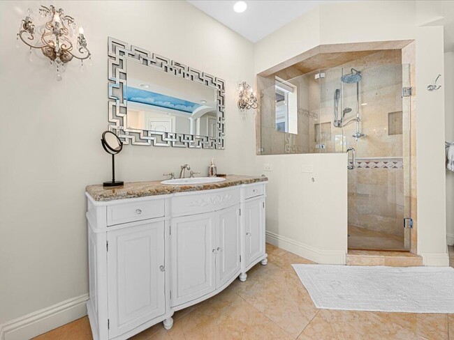 Building Photo - 3030 NE 45th St