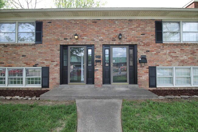 Building Photo - 2015 Garden Springs Dr
