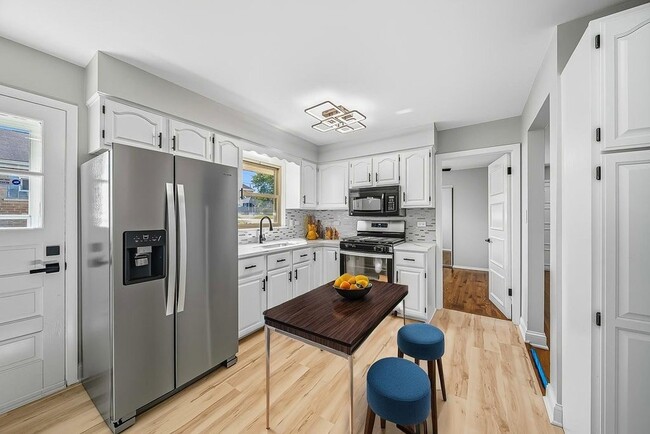 Building Photo - 12549 S Tripp Ave