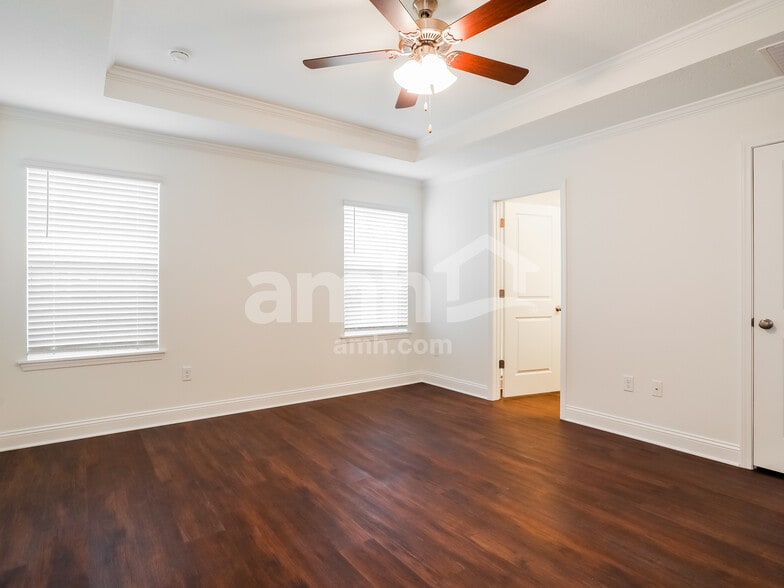 Building Photo - 301 Banyan Frst Dr