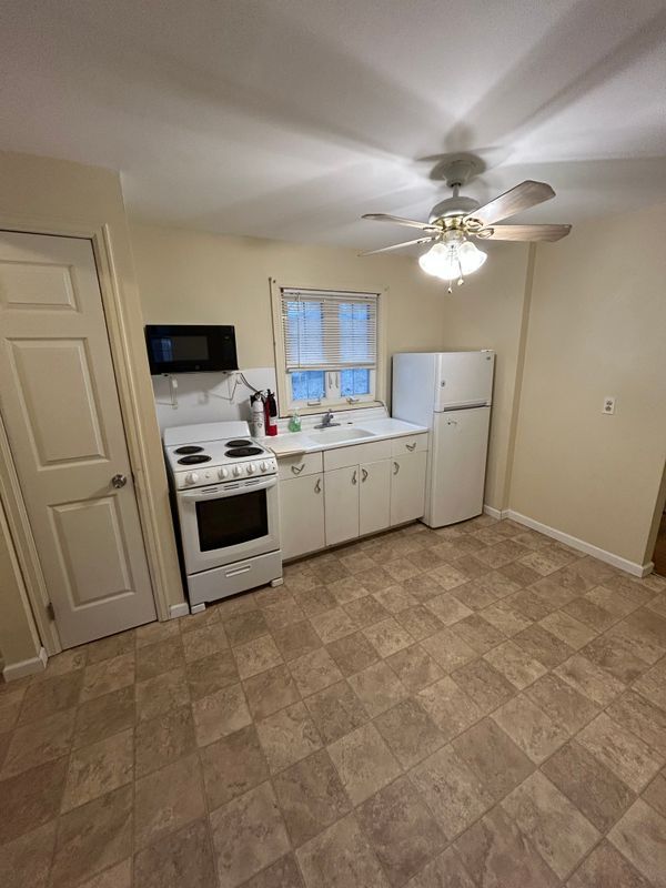 Building Photo - 6 Davis Ave