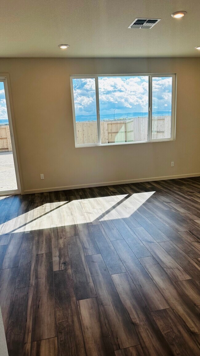 Building Photo - 3078 Feather Rd