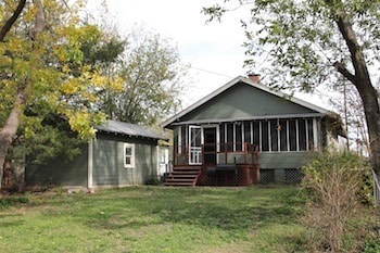 Building Photo - 614 N Crawford Ave