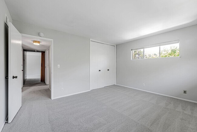Building Photo - Charming 2-Bedroom Condo in Downtown Palo ...