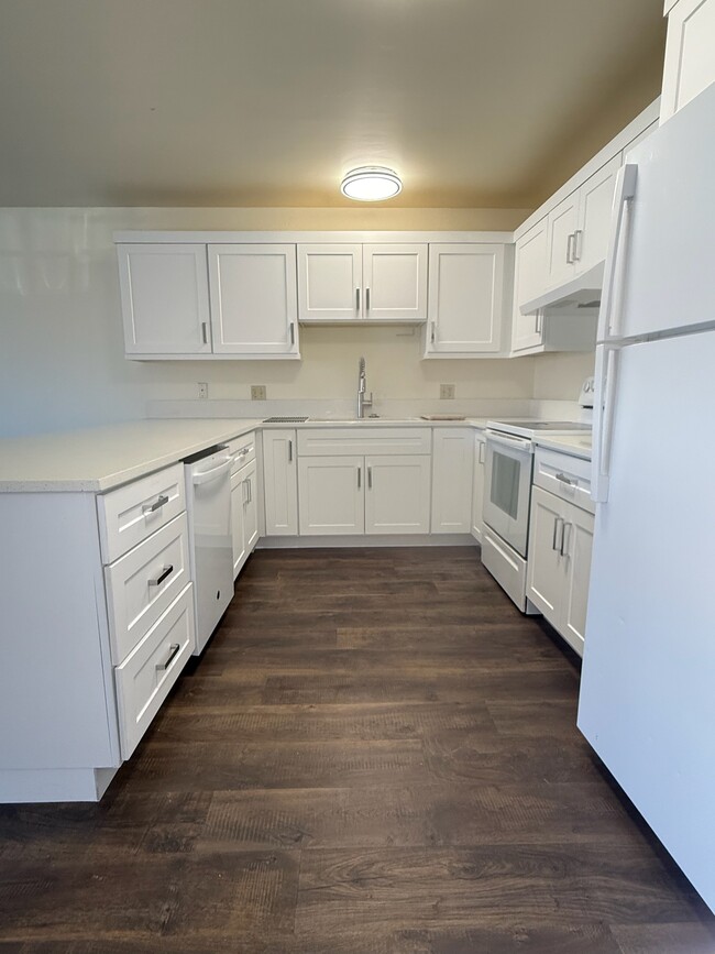 Building Photo - 156 W 500 S