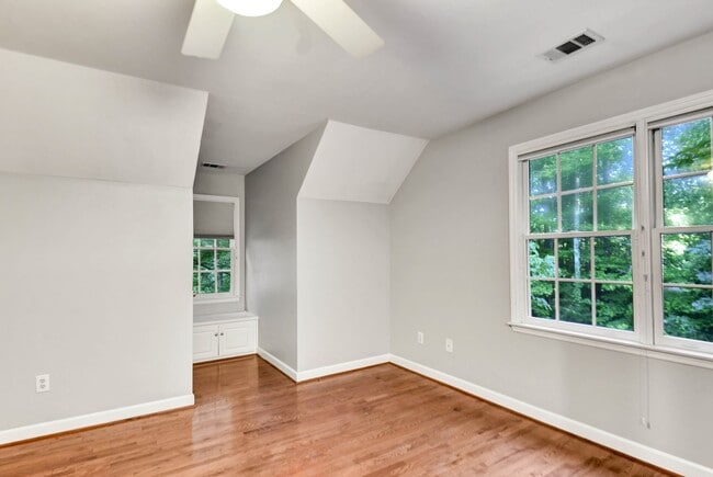 Building Photo - Large, beautiful home in Oconee!