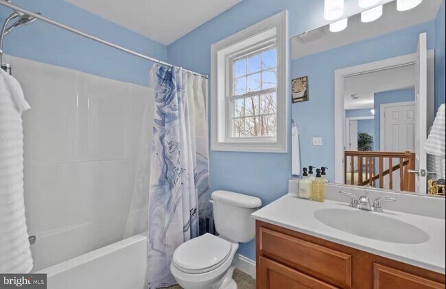 Building Photo - 1141 Riverside Heights W