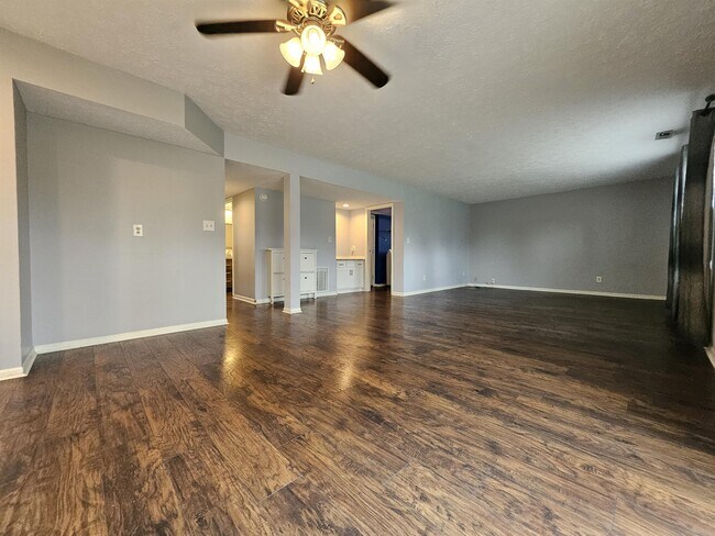 Building Photo - 7645 Bayridge Dr