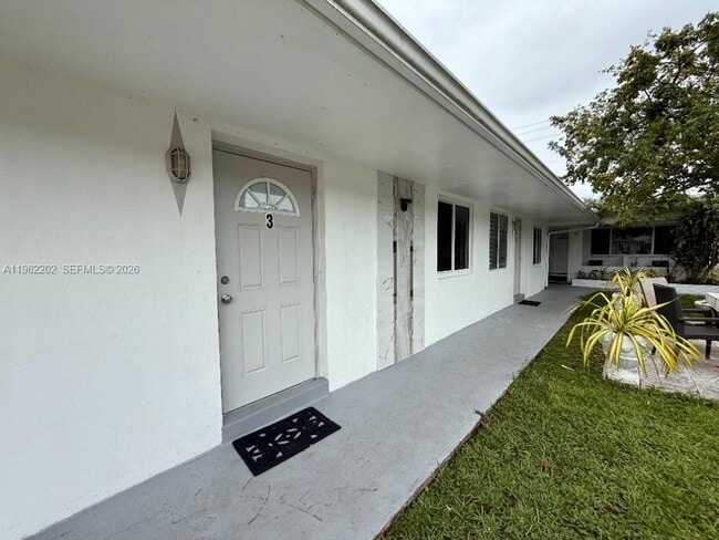 Building Photo - 823 NE 10th St