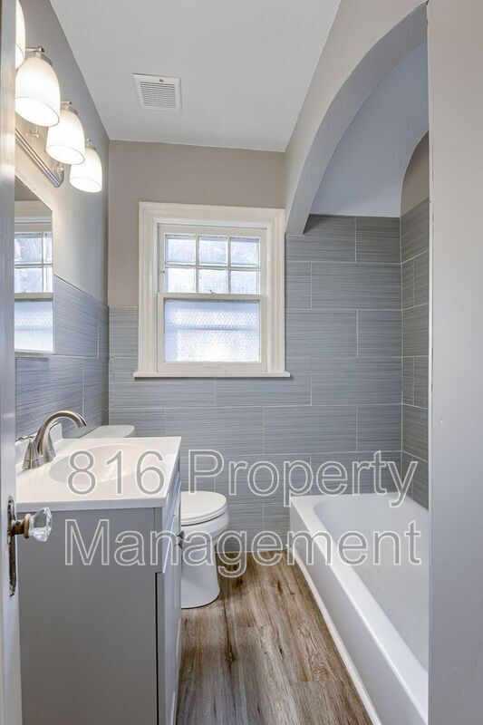 Building Photo - 2819 E 63rd St