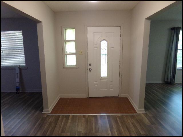 Building Photo - 701 N Buchanan St