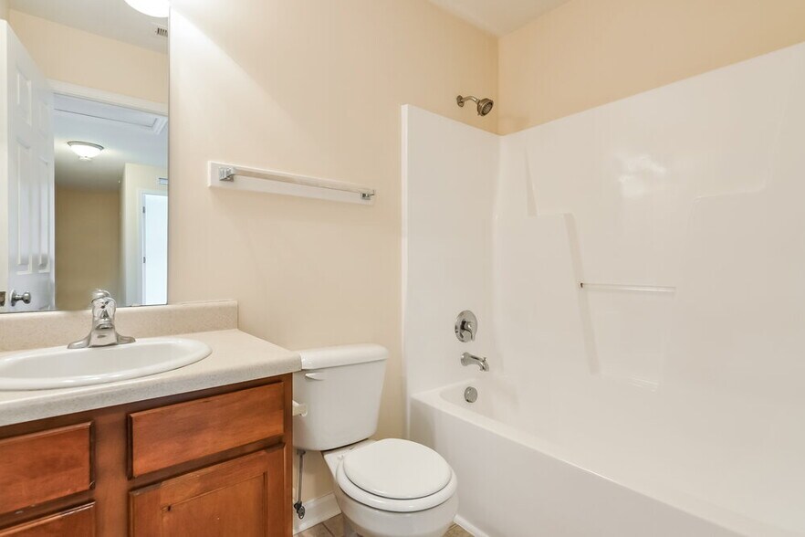 Building Photo - 676 Yorkshire Dr