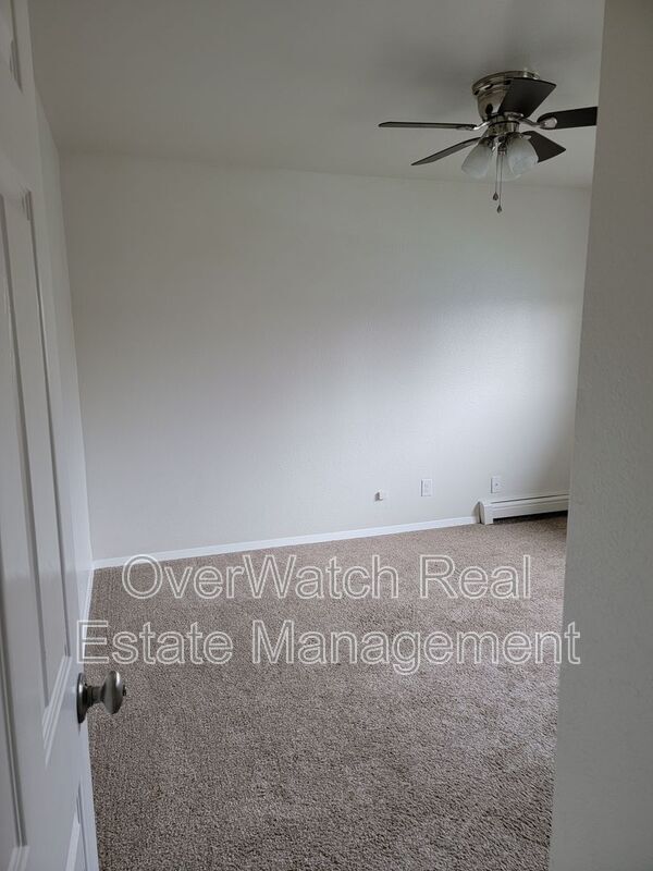 Building Photo - 825 N Park St