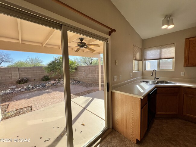 Building Photo - 8820 N Mesquite Bluffs Pl