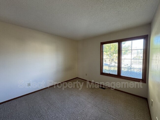 Building Photo - 7401 Montclair Dr