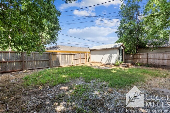 Building Photo - 2 bedroom home, GET 1/2 OFF 1ST MONTH!