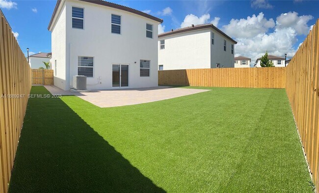 Building Photo - 2651 SE 24th Dr