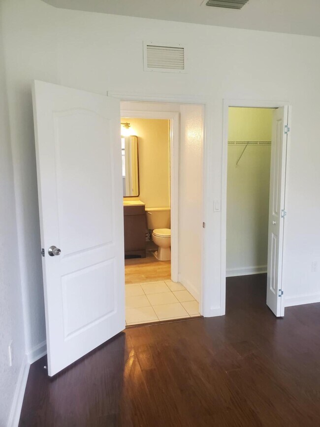 Building Photo - 2227 Shoma Dr