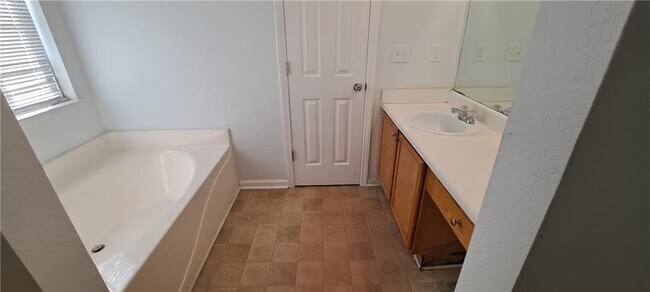 Building Photo - 4520 Ravenwood Pl