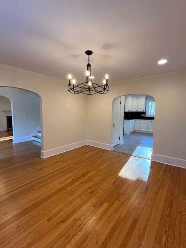 Building Photo - Beautifully Updated House in Forest Hills!