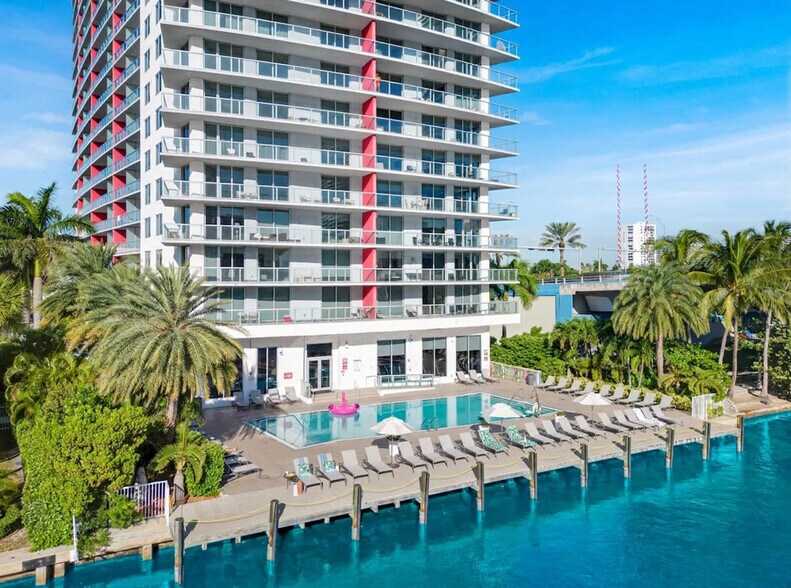 Building Photo - 2601 E Hallandale Beach Blvd