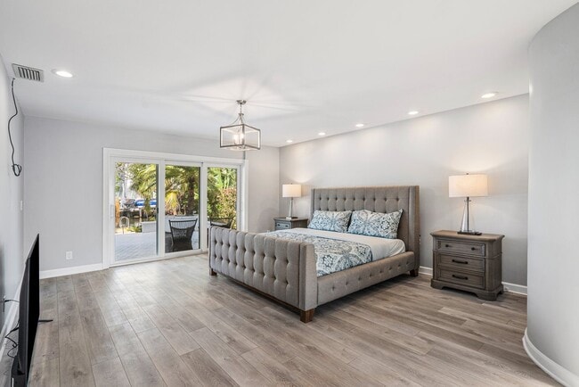 Building Photo - 937 Fern Dr