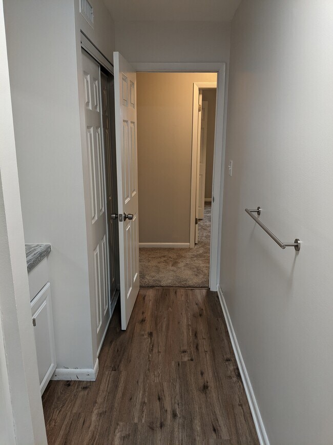 Building Photo - 25D Pine Ln