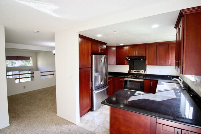 Building Photo - 129 E Court Ln