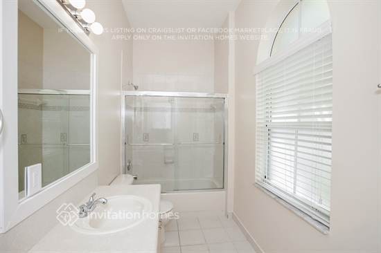 Building Photo - 2110 NE 37th Rd