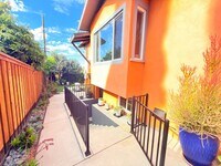 Building Photo - Vista Pl &amp; Marie Ave