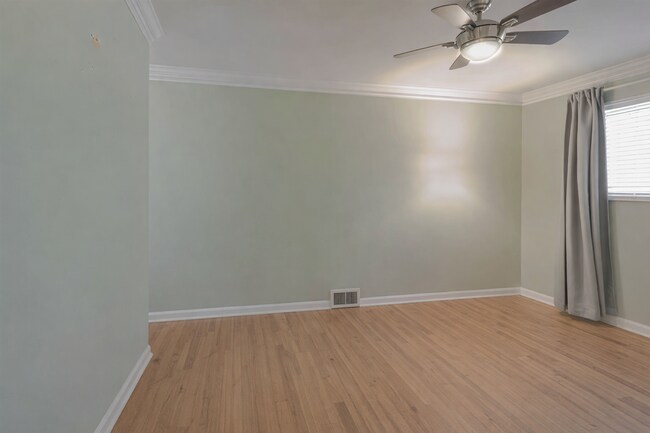 Building Photo - $500-off First Month Rent! 3 Bedroom 2 bathroom home in East Memphis!