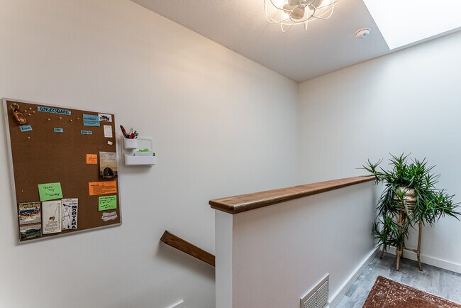 Building Photo - 1712 W Olive St