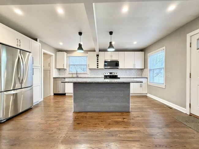 Building Photo - Updated Royal Oak Bungalow Minutes from Downtown