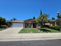 Building Photo - 3533 Des Moines Dr
