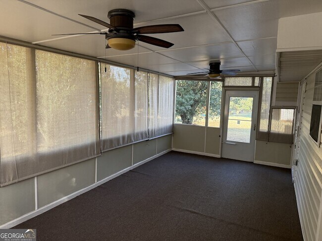 Building Photo - 228 Solomon Dr
