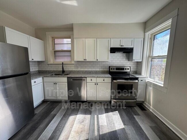 Building Photo - 3704 Taft Ave