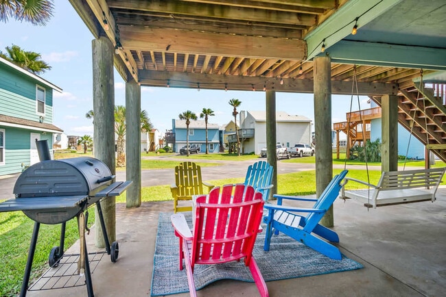 Building Photo - 165 Beach View