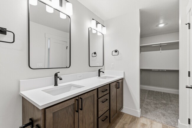 Building Photo - 4711 Highgarden Wy