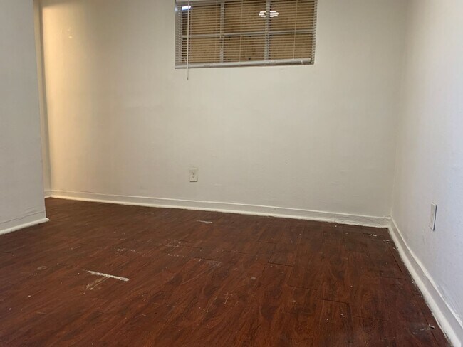 Building Photo - 333 Dallas St NE