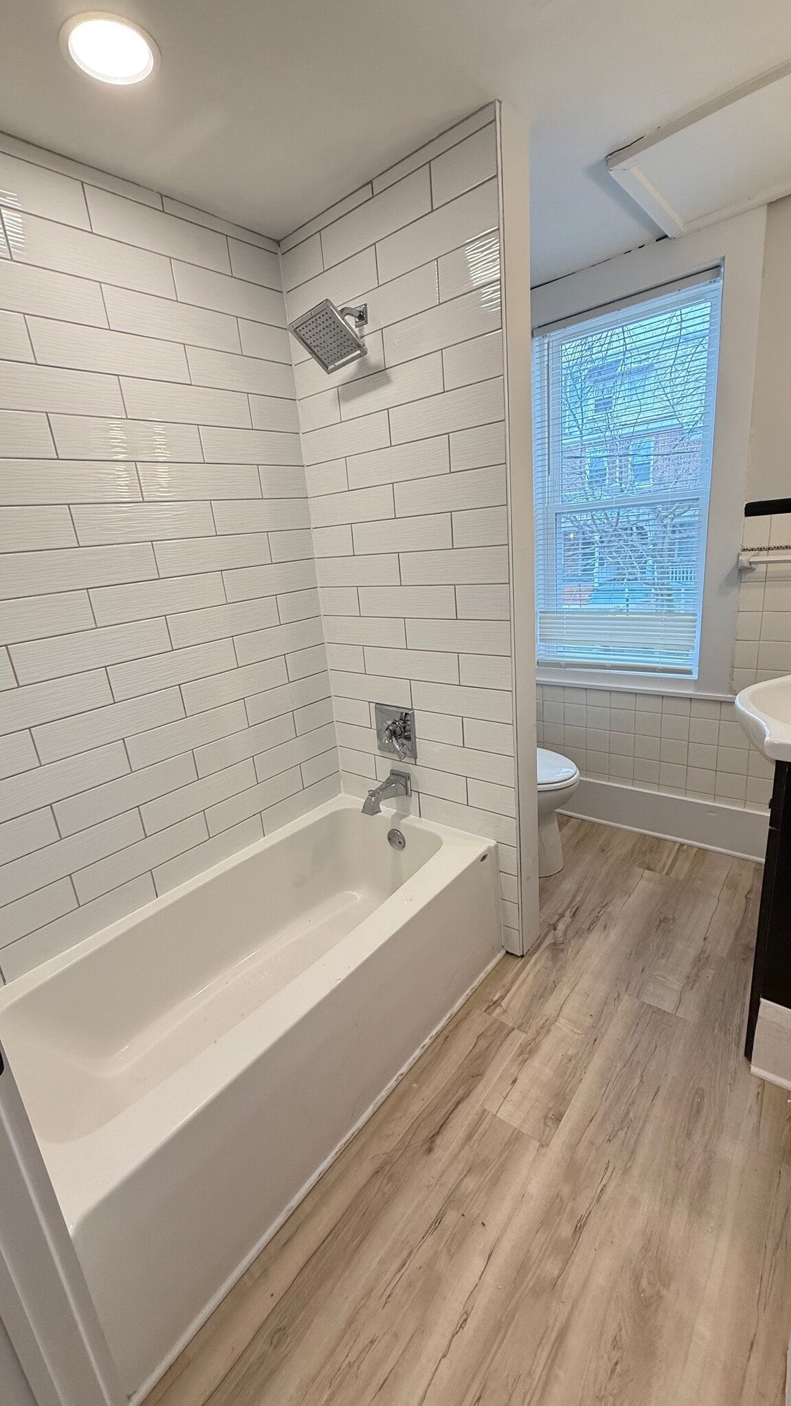 Building Photo - 1024 W 8th St