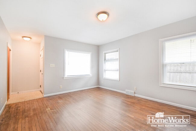 Building Photo - 730 E Broadway St