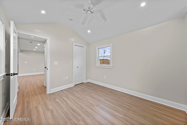 Building Photo - 607 Warren Ave