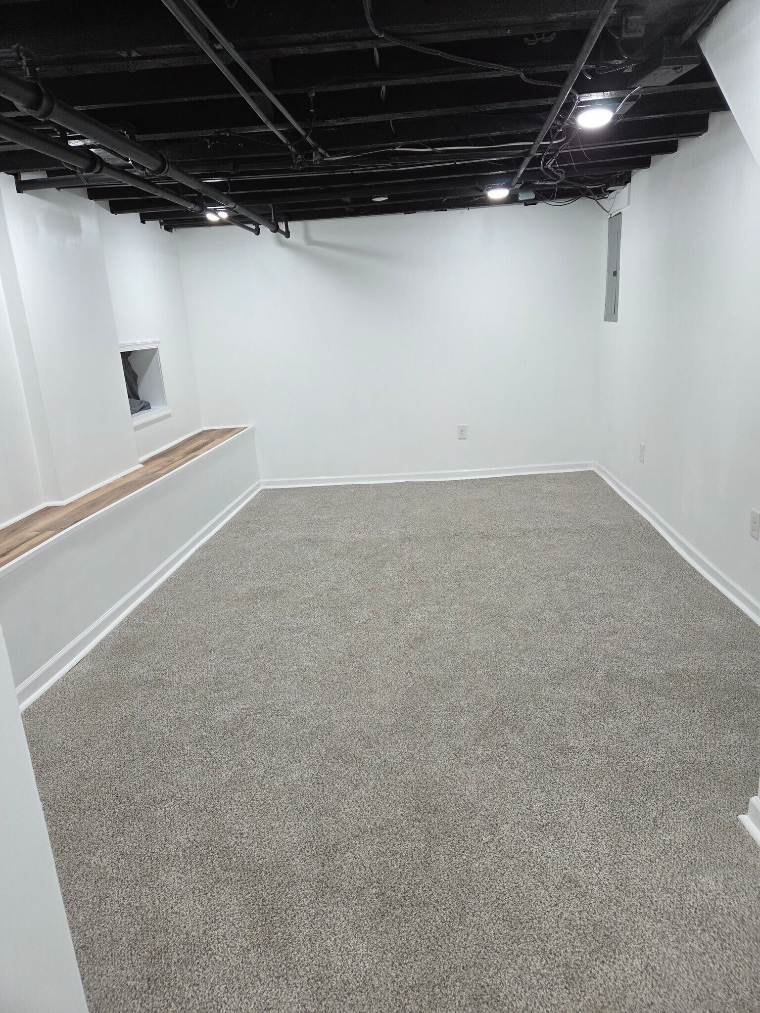 Building Photo - 5767 N Beechwood St