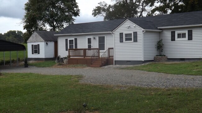 Front of house - 4011 Bandy Rd