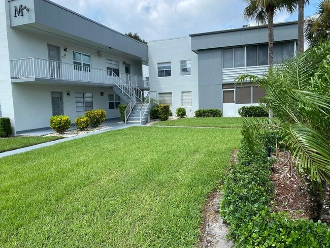 Building Photo - 579 Normandy Ln