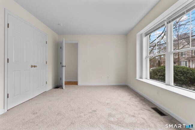 Building Photo - 15 W Main St