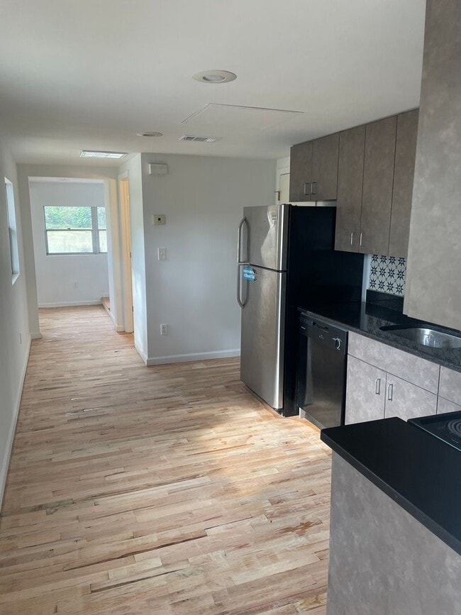 Building Photo - 1319 Francis Ave